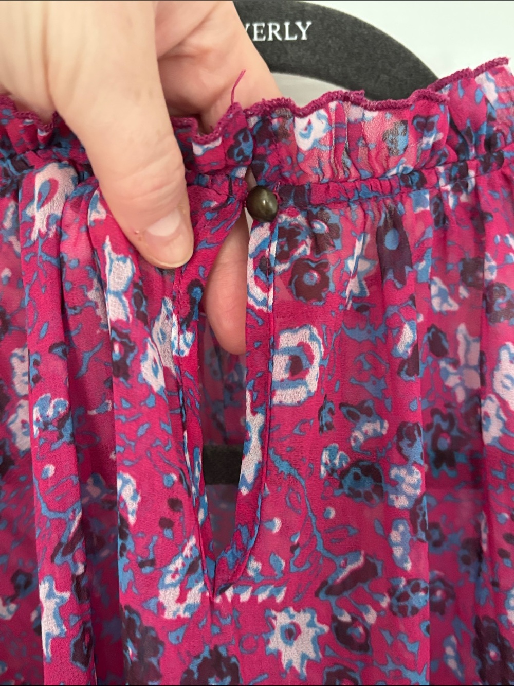 255. Anthropologie Ruffle Floral Short-Sleeve Blouse in Magenta Size Small - Picture 4 of 10